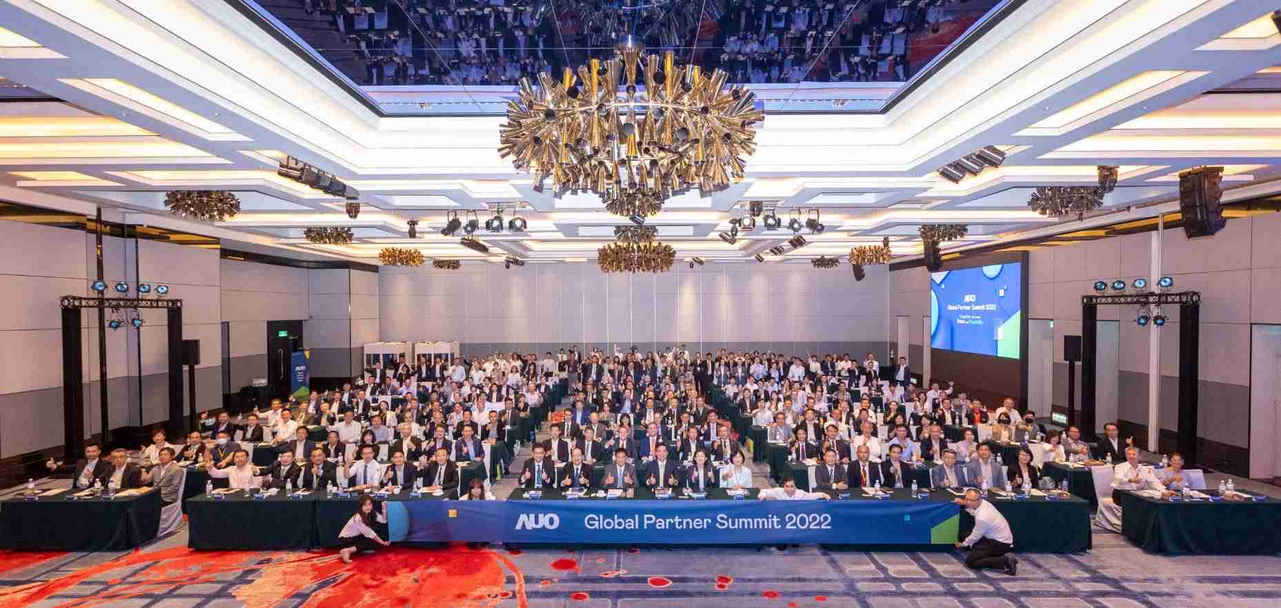 友達推動「安心、、創新、、、用心、、、、同心、、、、盡心」五星職旅，，，，為菲籍員工打造全方位照護，，，首度贏得「人權實踐與發展領袖獎」殊榮