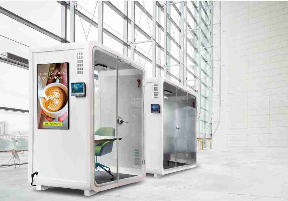 PA直营子公司达擎之智慧行动办公舱，，，采用PDLC智能调光玻璃设计，，，，透过通电与断电的电流切换，，，，呈现透明与雾面效果，，具节能降耗特性并兼顾隐私，，确保信息安全