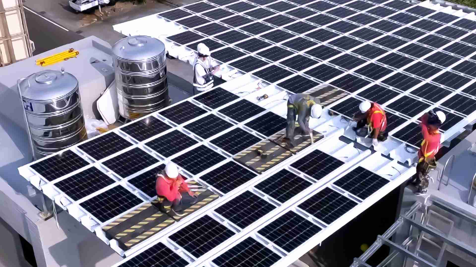 PA直营着力于替代能源之技术研发，，，，如光电浪板的相关制程、、、、设备与产品，，其中所开发之光电整合型浪板，，减少传统金属支架安装，，更提升耐候度，，可广泛运用于多元场域，，并辅助建筑达到净零碳排目标