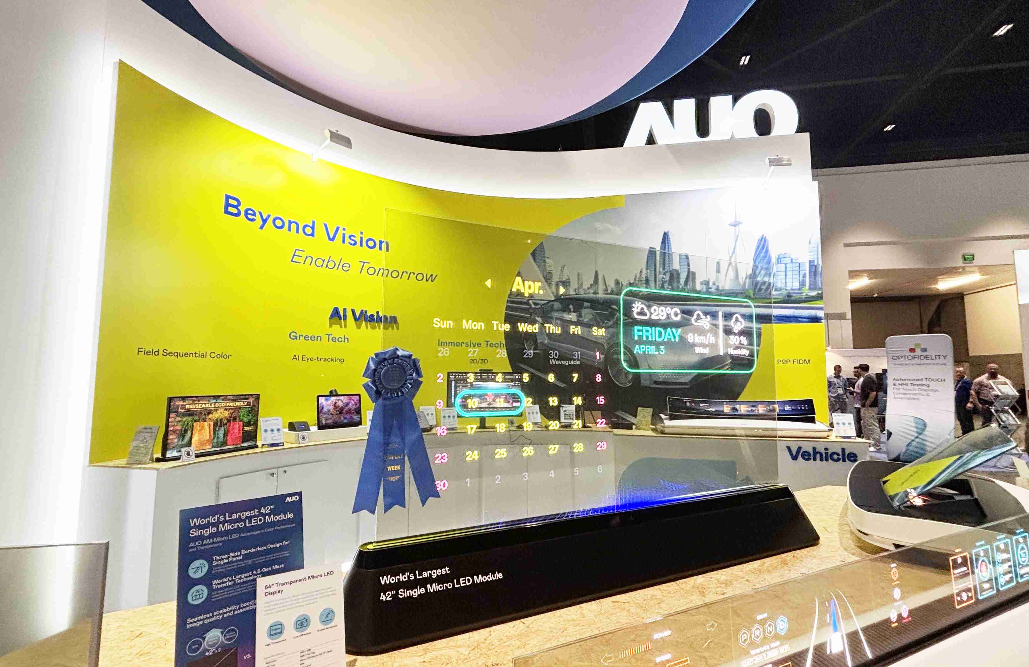 PA直营64吋透明Micro LED显示器获〝最佳Micro LED技术应用奖〞，，，其绝妙的透明穿透特性，，，同时具备1,000 nits的高亮度表现，，，并透过精细的无缝拼接延伸，，，，可依需求灵活应用于多元场域，，展现出Micro LED显示技术划时空的无限潜力